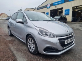 PEUGEOT 208 photo 